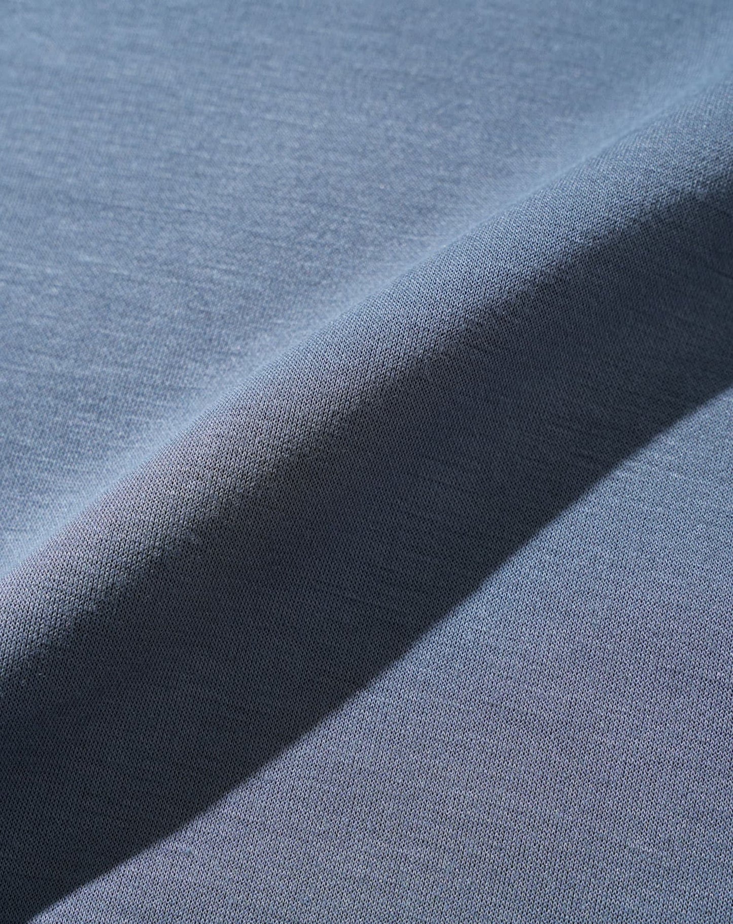 厚手生地＆接触冷感スリムフィット半袖VネックTシャツ