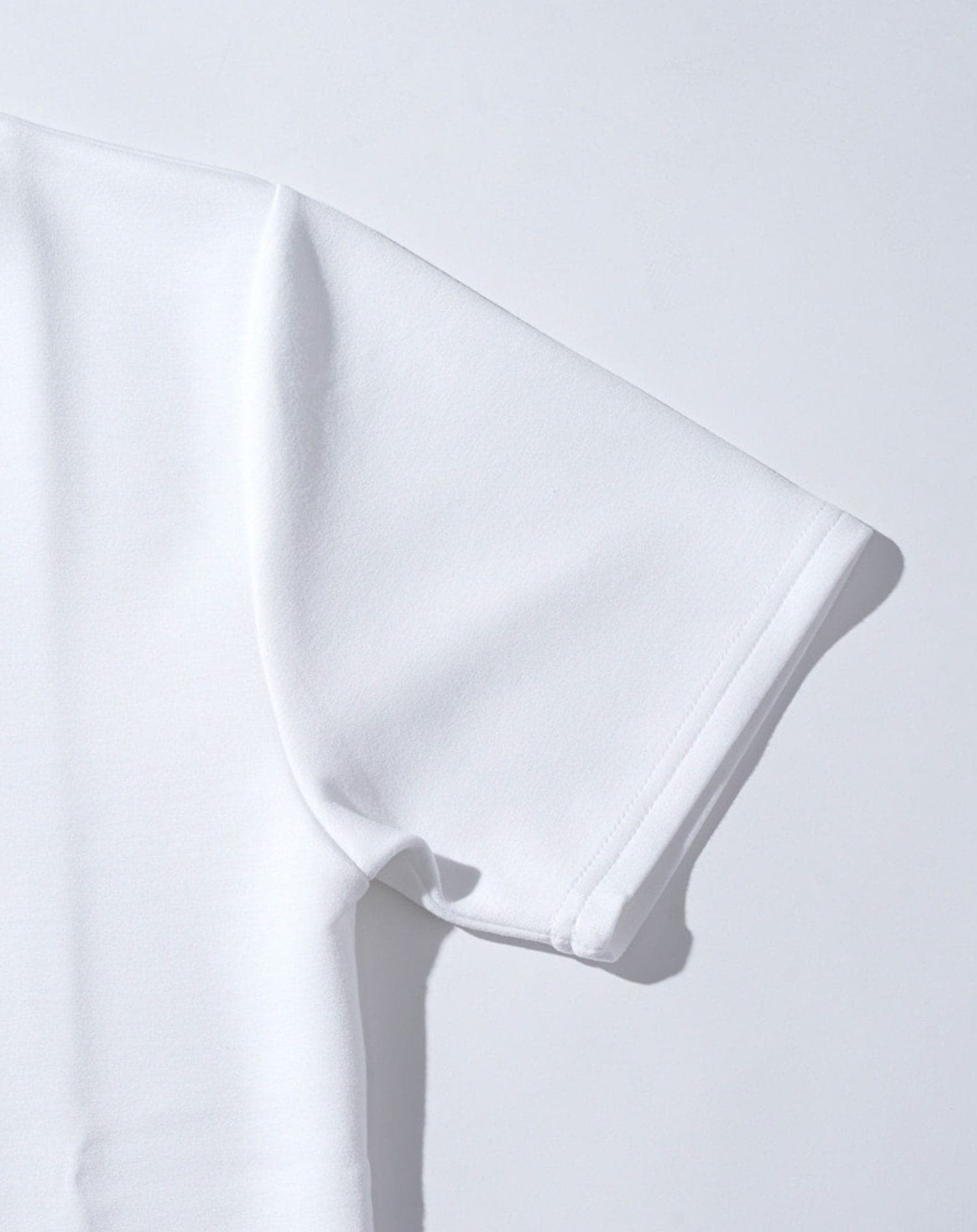 厚手生地＆接触冷感スリムフィット半袖VネックTシャツ