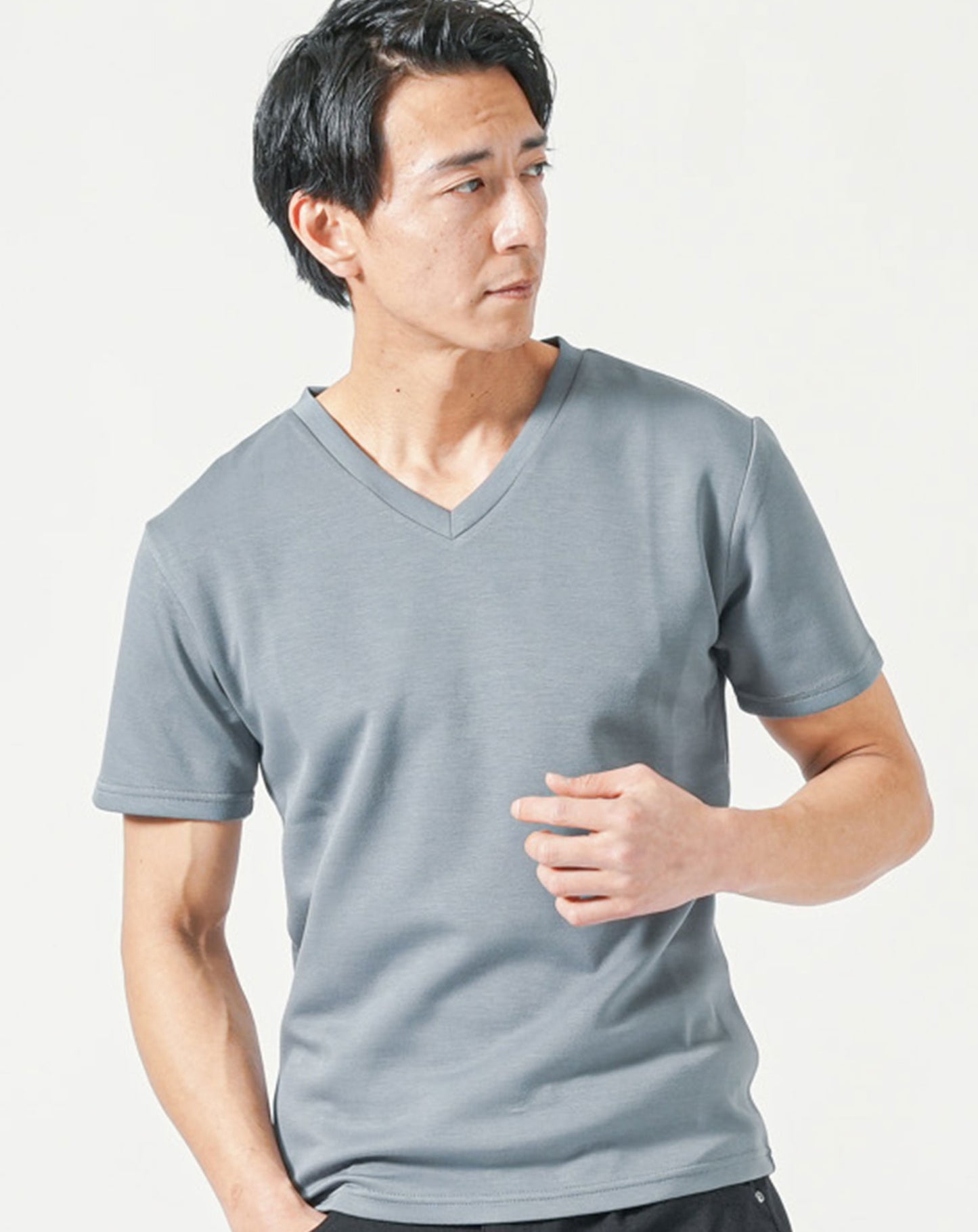 厚手生地＆接触冷感スリムフィット半袖VネックTシャツ