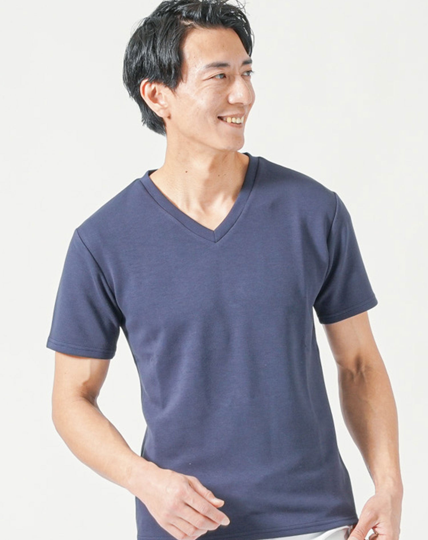 厚手生地＆接触冷感スリムフィット半袖VネックTシャツ