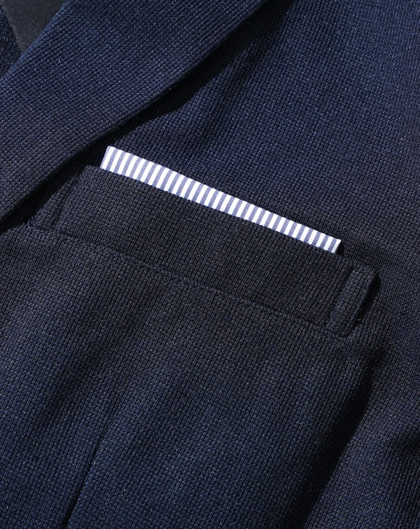 セットアップ ポケットチーフ付き長袖ストレッチカットテーラードジャケット×テーパードパンツ