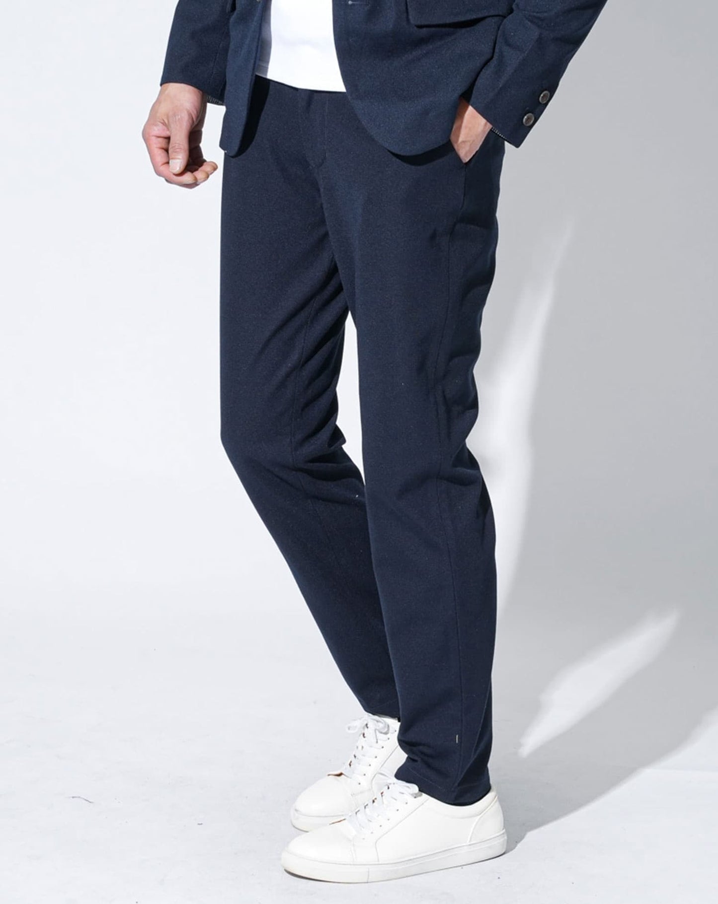 セットアップ ポケットチーフ付き長袖ストレッチカットテーラードジャケット×テーパードパンツ