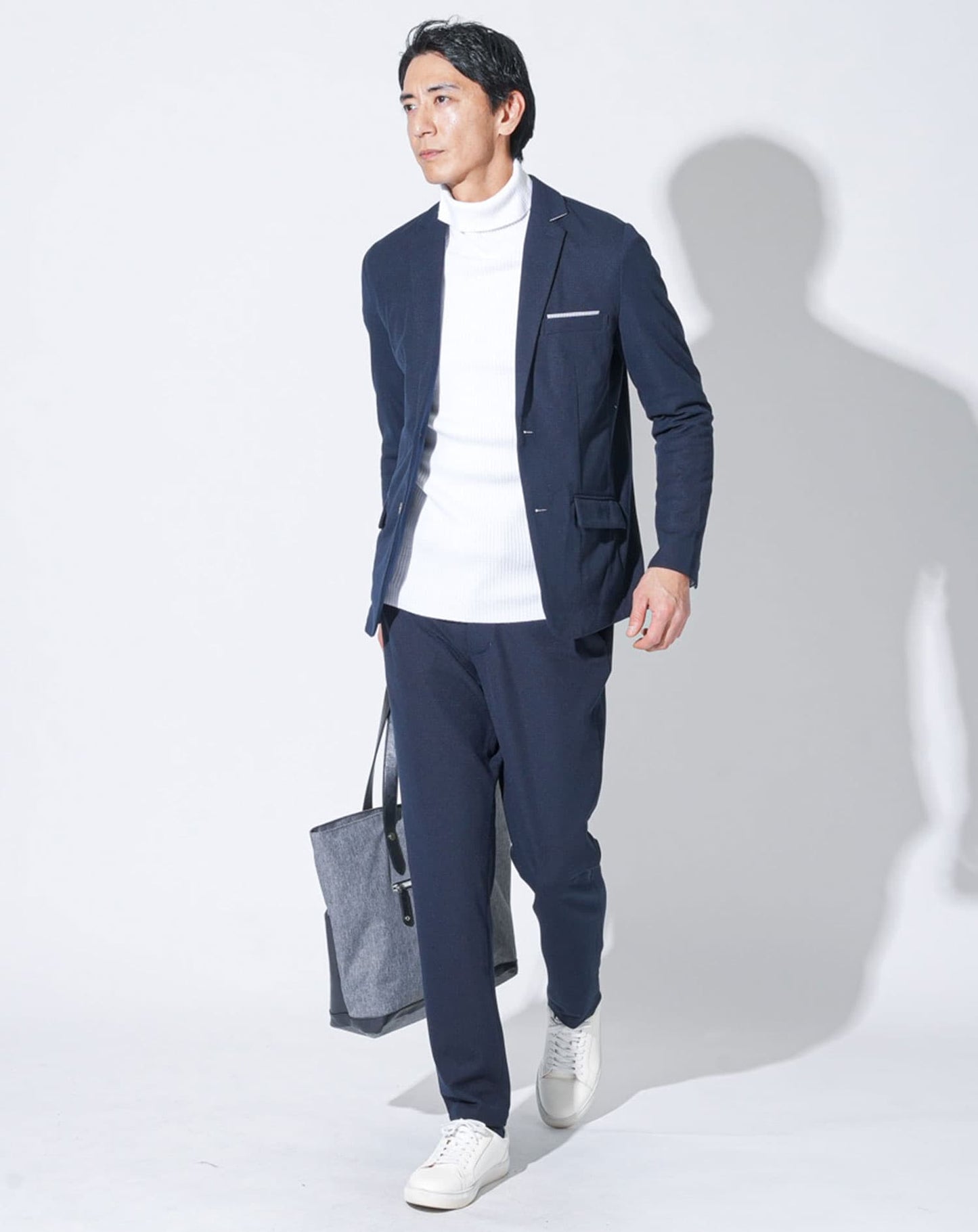 セットアップ ポケットチーフ付き長袖ストレッチカットテーラードジャケット×テーパードパンツ