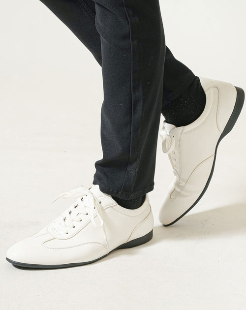 レザー調スニーカー