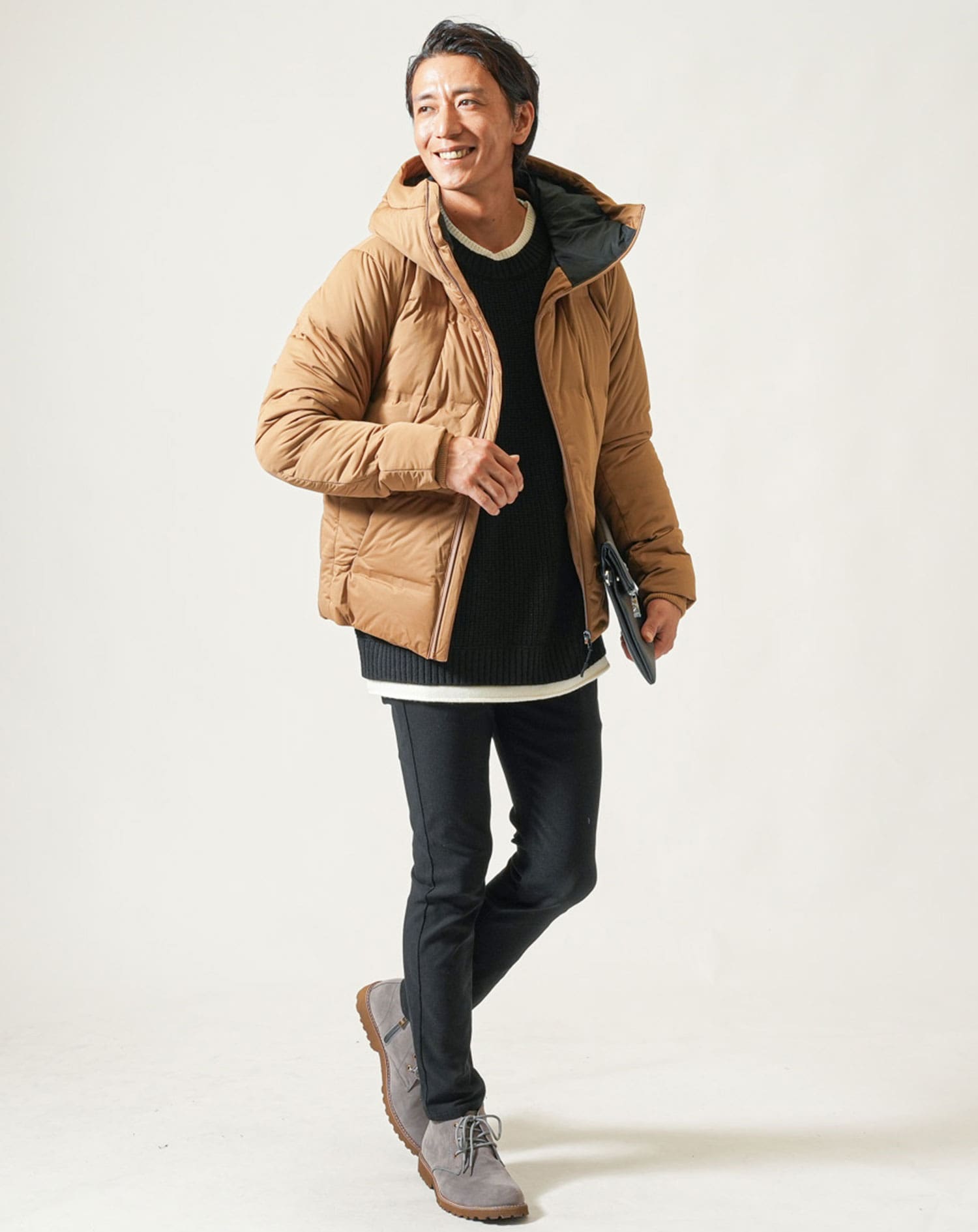 黒パンツに合う暖かい冬アウター