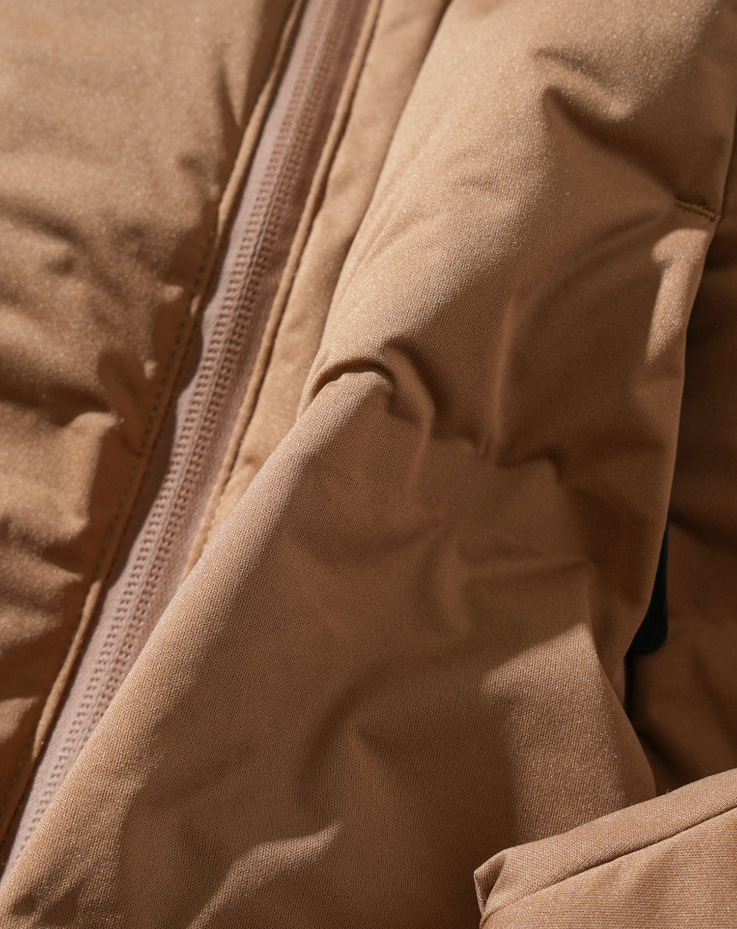 黒パンツに合う暖かい冬アウター