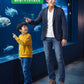 水族館40代50代の服装3点メンズコーデセット  ネイビーテーラードジャケット×白VネックTシャツ×ネイビーデニムパンツ
