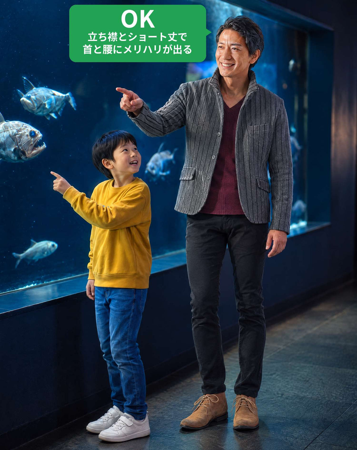 水族館40代50代の服装3点メンズコーデセット  グレースタンドカラージャケット×ワインVネックTシャツ×黒スキニーテーパードチノパンツ