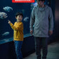 水族館40代50代の服装3点メンズコーデセット  グレースタンドカラージャケット×ワインVネックTシャツ×黒スキニーテーパードチノパンツ
