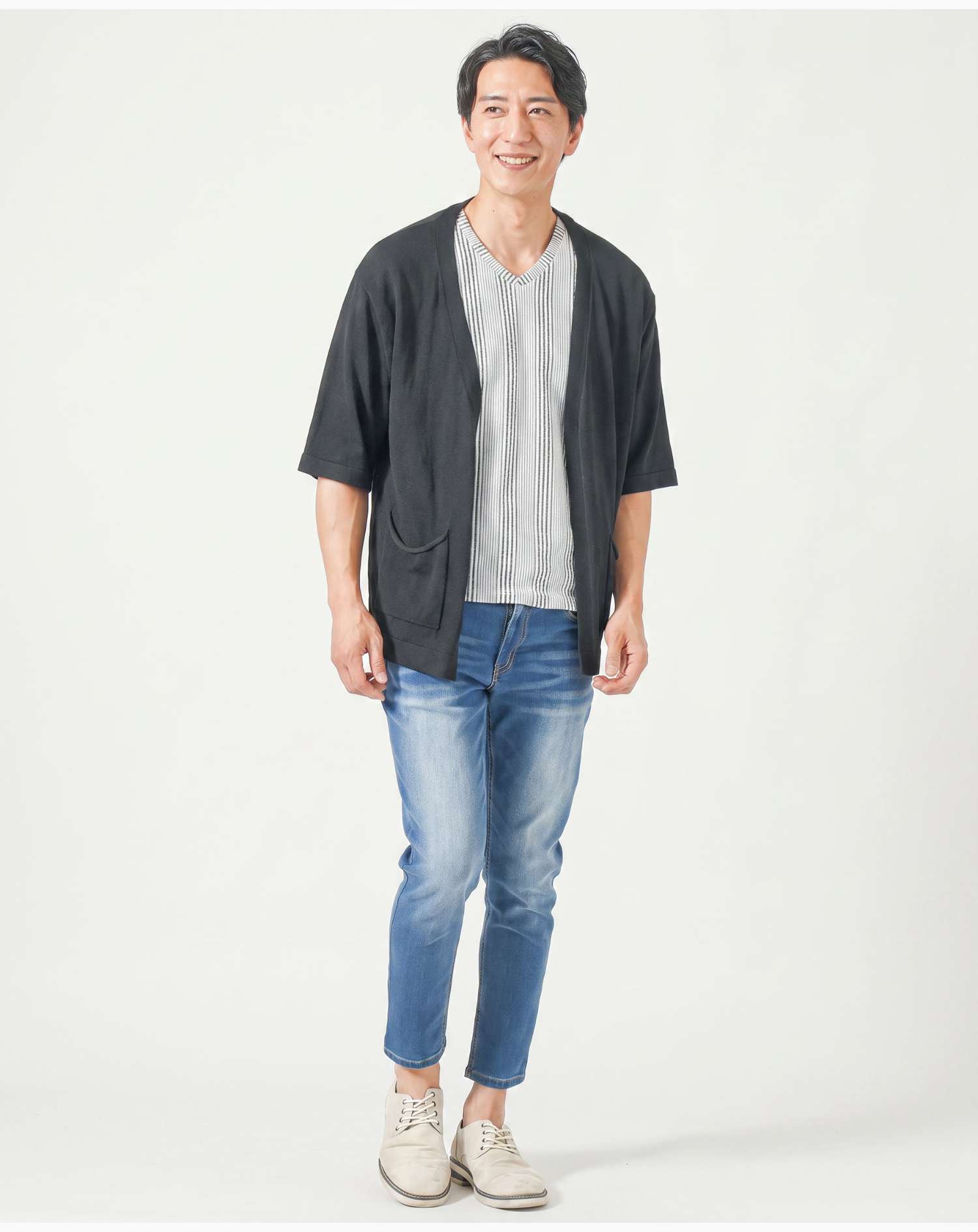 バーベキュー（BBQ）40代50代春～秋の服装3点メンズコーデセット 黒5分袖カーディガン×ストライプ半袖Tシャツ×アンクルデニムパンツ