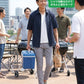 会社のバーベキュー（BBQ）春～秋40代50代の服装3点メンズコーデセット ネイビー半袖シャツ×白Vネック半袖Tシャツ×グレーパンツ