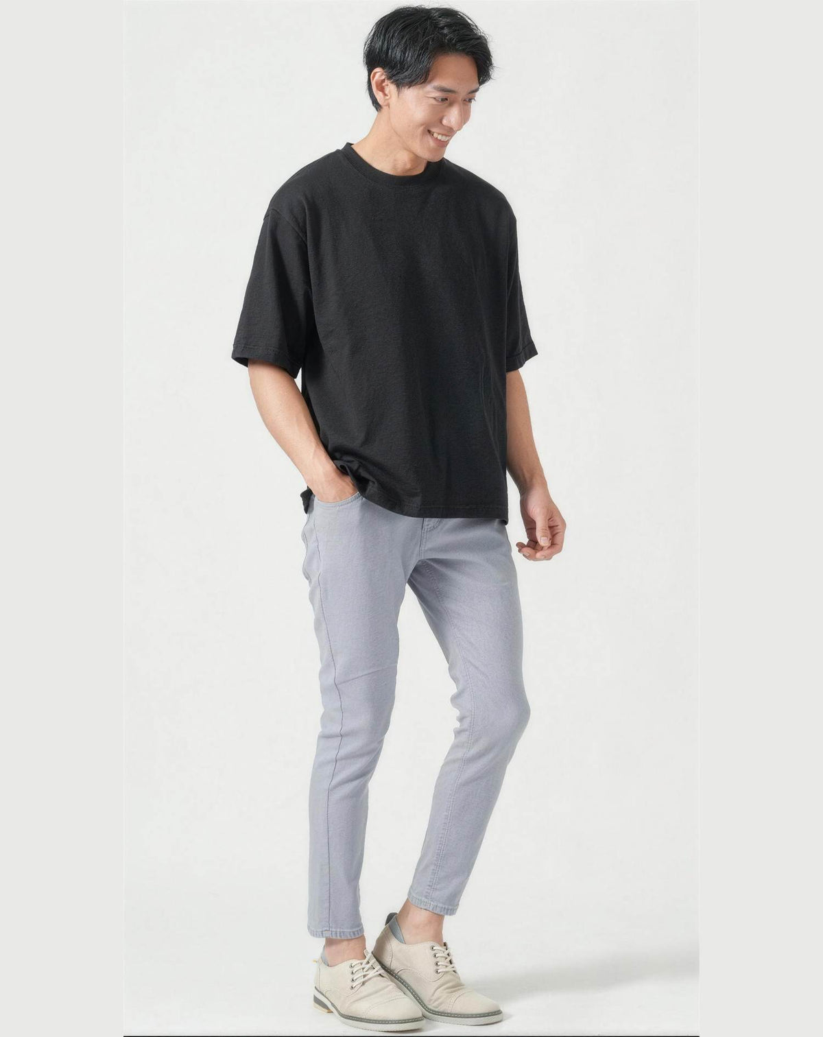バーベキュー（BBQ）40代50代の服装2点メンズコーデセット  黒クルーネックTシャツ×グレースキニーテーパードアンクルチノパンツ