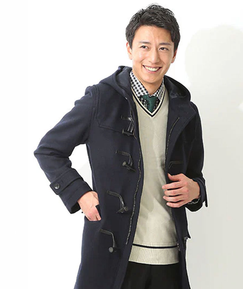 40代メンズ3点コーデセット ネイビーダッフルコート×ワインレッドタートルネックニット×グレーストレッチスリムチノパンツ biz