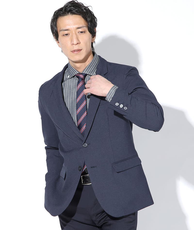 40代メンズ3点コーデセット ネイビーテーラードジャケット×ネイビーVネックニット×黒ストレッチスリムチノパンツ biz