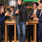 忘年会の服装40代50代3点メンズコーデセット  ブラックイタリアンスタンドカラージャケット×黒タートルネックニット×ネイビーテーパードデニムパンツ