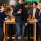 忘年会の服装40代50代3点メンズコーデセット  黒ワイヤー入りイタリアンスタンドカラージャケット×黒タートルネックニット×ネイビーテーパードデニムパンツ