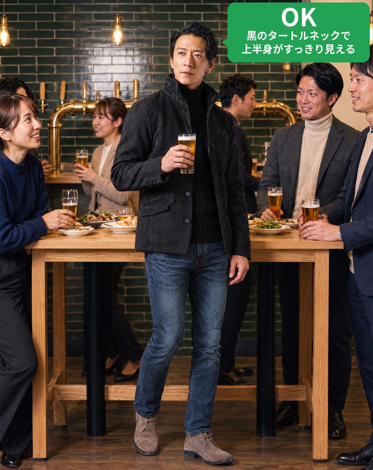 忘年会の服装40代50代3点メンズコーデセット  黒ワイヤー入りイタリアンスタンドカラージャケット×黒タートルネックニット×ネイビーテーパードデニムパンツ
