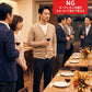 同窓会40代50代の服装3点メンズコーデセット  グレースタンドカラージャケット×ワインタートルネックニット×黒スキニーテーパードチノパンツ