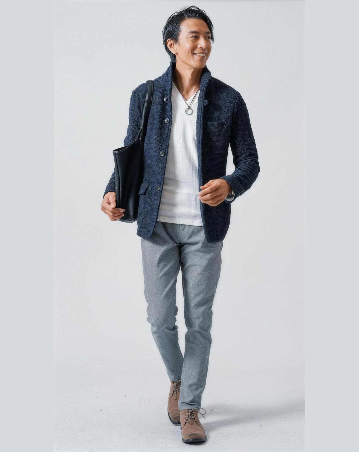 同窓会40代50代の服装3点メンズコーデセット  ネイビーイタリアンカラージャケット×白VネックTシャツ×千鳥格子スキニーチノパンツ