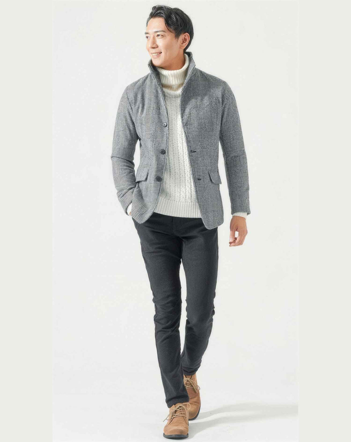 冬の同窓会40代50代の服装3点メンズコーデセット  グレンチェックスタンドカラージャケット×白タートルネックニット×黒スキニーテーパードチノパンツ