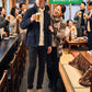 冬の同窓会40代50代の服装3点メンズコーデセット  ネイビースタンドカラージャケット×白ケーブル柄タートルネックニット×黒スキニーカラーチノパンツ