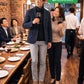 冬の同窓会40代50代の服装3点メンズコーデセット  ネイビーテーラードジャケット×黒タートルネックニット×グレースキニーカラーチノパンツ