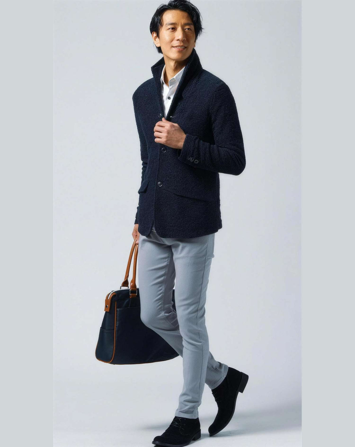 美術館40代50代の服装3点メンズコーデセット ネイビージャケット×白シャツ×グレーパンツ