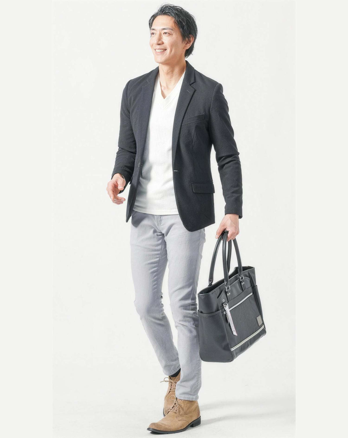 飲み会40代50代の服装3点メンズコーデセット  黒テーラードジャケット×白VネックTシャツ×グレースキニーチノパンツ