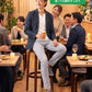 飲み会40代50代の服装3点メンズコーデセット  ネイビーテーラードジャケット×白VネックTシャツ×グレーテーパードパンツ