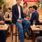 飲み会40代50代の服装3点メンズコーデセット  ネイビーテーラードジャケット×白Tシャツ×黒スリムパンツ