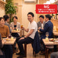 飲み会40代50代の服装3点メンズコーデセット  ネイビーテーラードジャケット×白クルーネックTシャツ×ベージュスキニーテーパードチノパンツ