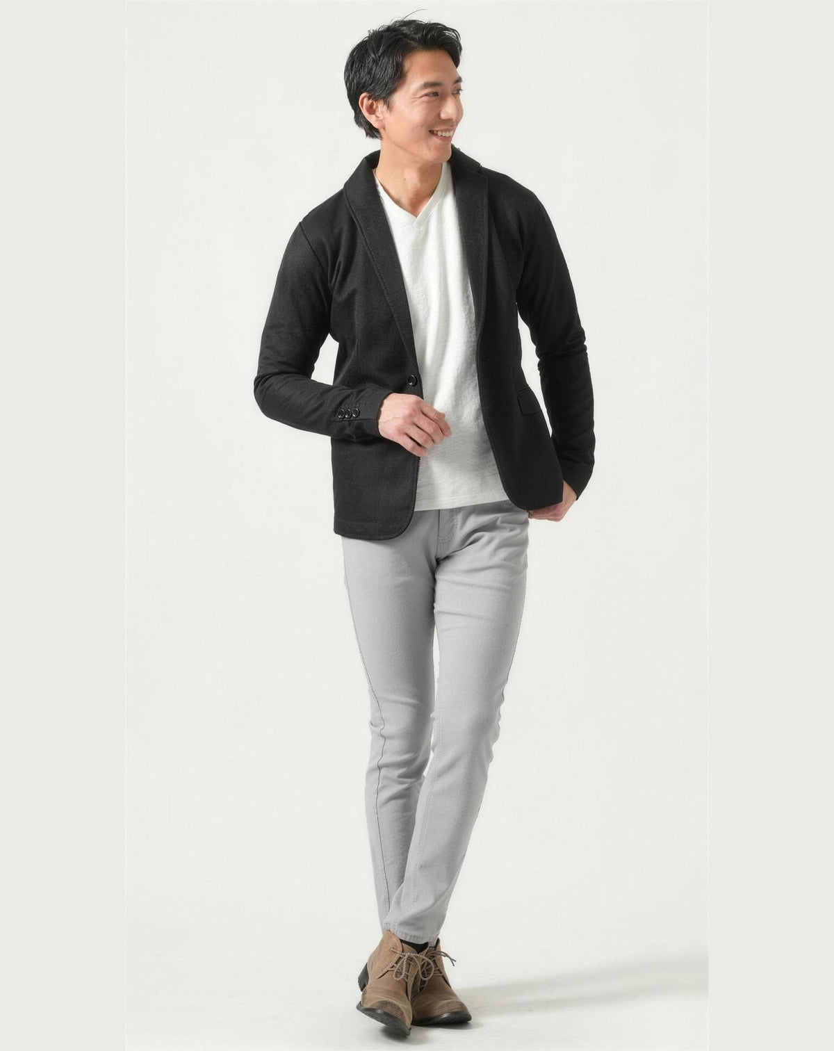 飲み会40代50代の服装3点メンズコーデセット  黒ショールカラージャケット×白VネックTシャツ×グレースキニーカラーチノパンツ
