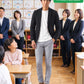 子供の授業参観・発表会の服装の服装40代50代3点メンズコーデセット  黒テーラードジャケット×白クルーネックTシャツ×グレースキニーテーパードチノパンツ