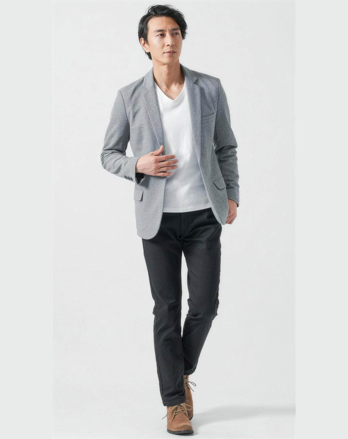 子供の授業参観・発表会の服装の服装40代50代3点メンズコーデセット  グレーテーラードジャケット×白VネックTシャツ×黒テーパードパンツ