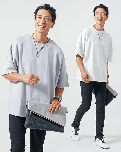 がっちり体型の方におすすめカフェデート服メンズ3点コーデセット オーバーサイズ半袖白Tシャツ×グレー半袖Tシャツ×黒スリムチノパンツ