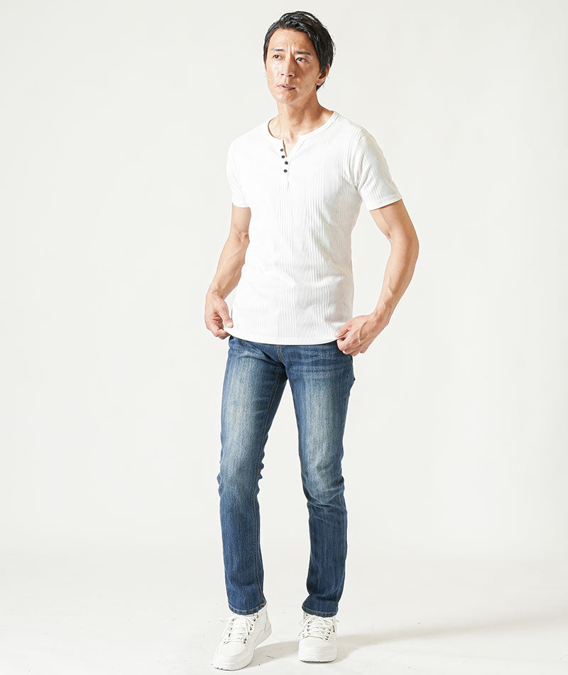 脚長ファッションメンズ3点コーデセット 白半袖VネックTシャツ×白半袖ヘンリーネックTシャツ×インディゴストレッチデニムパンツ