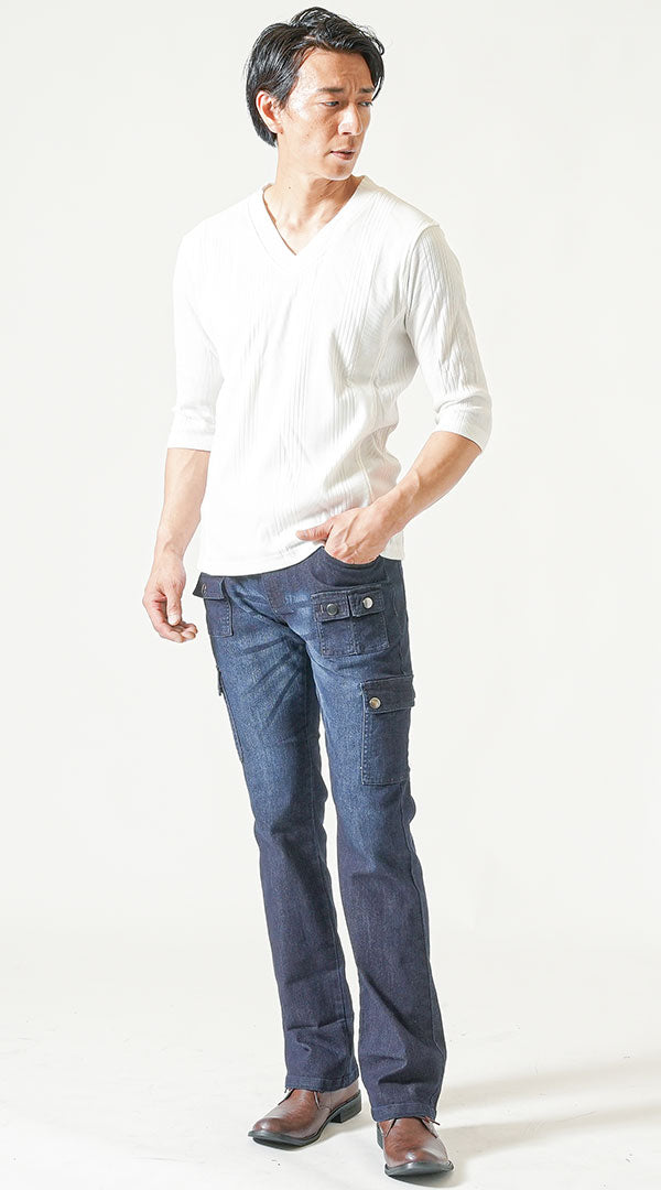 黒ジャケット　白Tシャツ　インディゴパンツ　メンズ コーデ 40代 50代 男性 脚長 美脚 おすすめ 着こなし おしゃれ かっこいい 人気