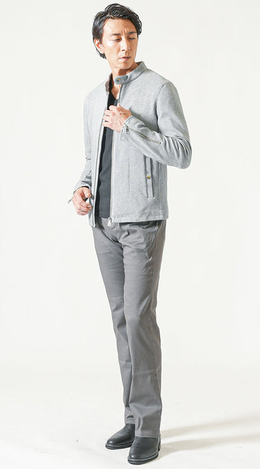 おすすめのグレーブーツカットパンツのメンズコーデ