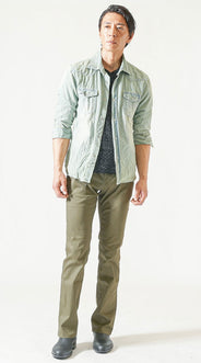 おすすめのブーツカットパンツのメンズコーデ