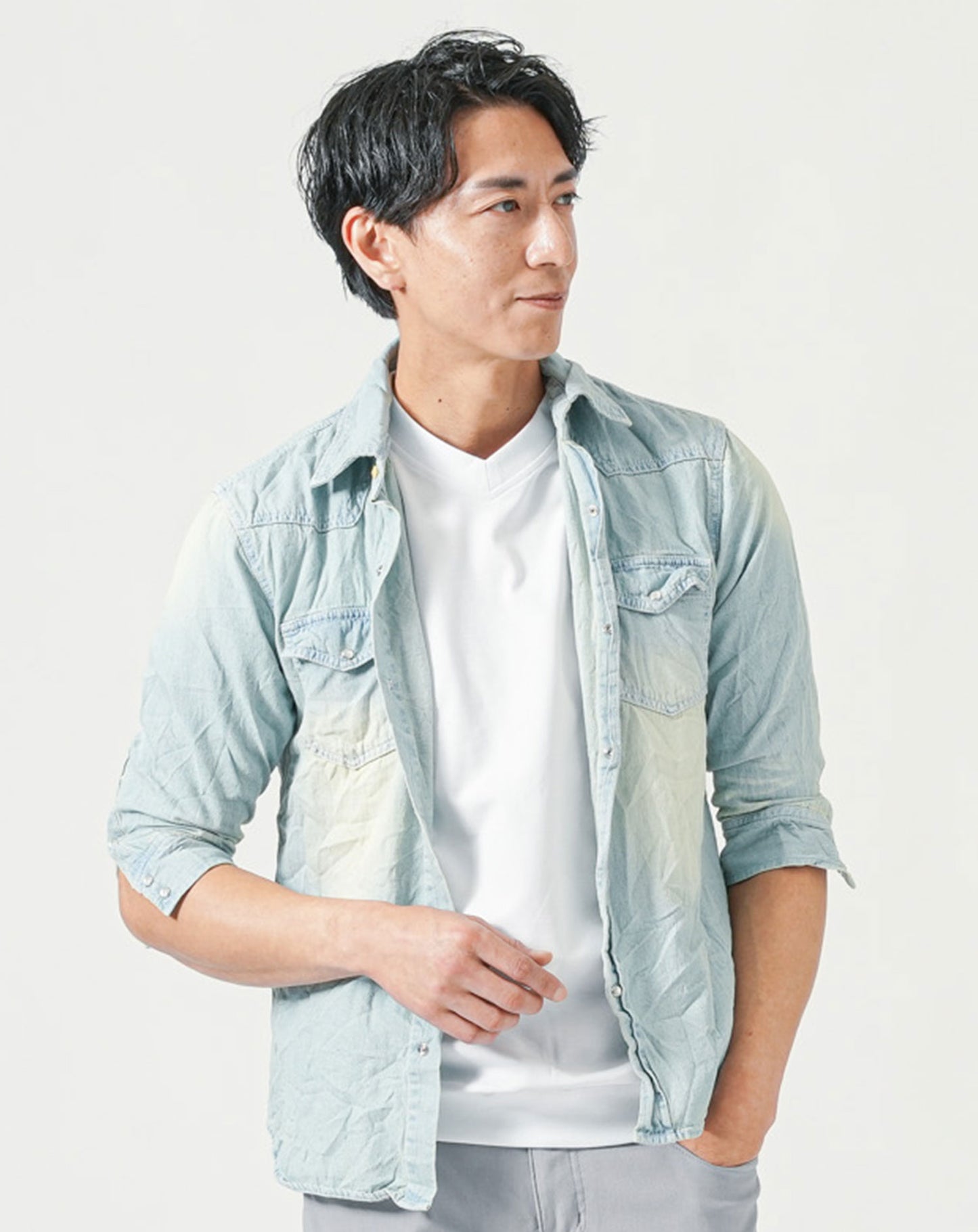 メンズ夏服トップス3点コーデセット　サックスブルー7分袖デニムシャツ×白半袖Tシャツ×黒半袖Tシャツ