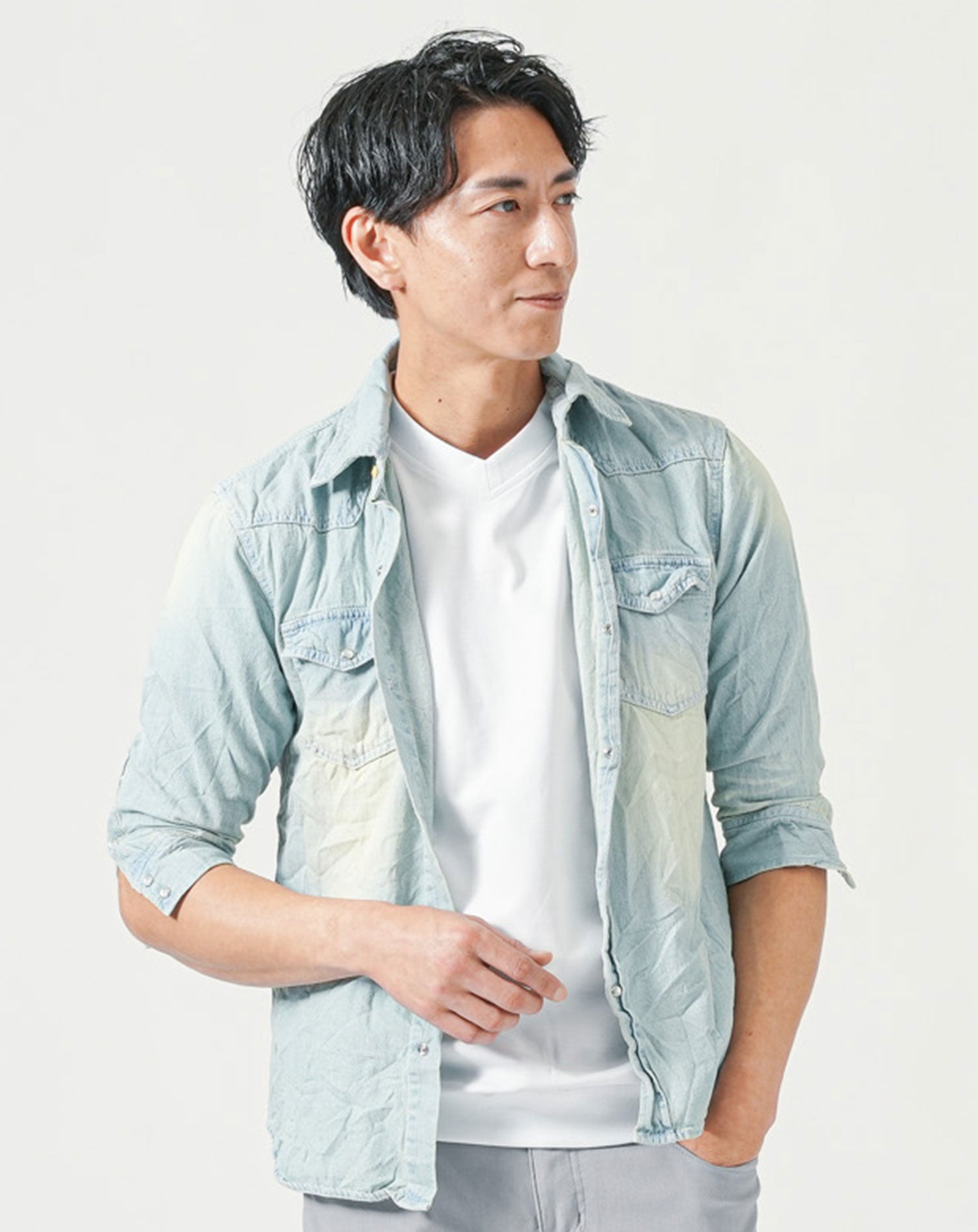 メンズ夏服トップス3点コーデセット　サックスブルー7分袖デニムシャツ×白半袖Tシャツ×黒半袖Tシャツ