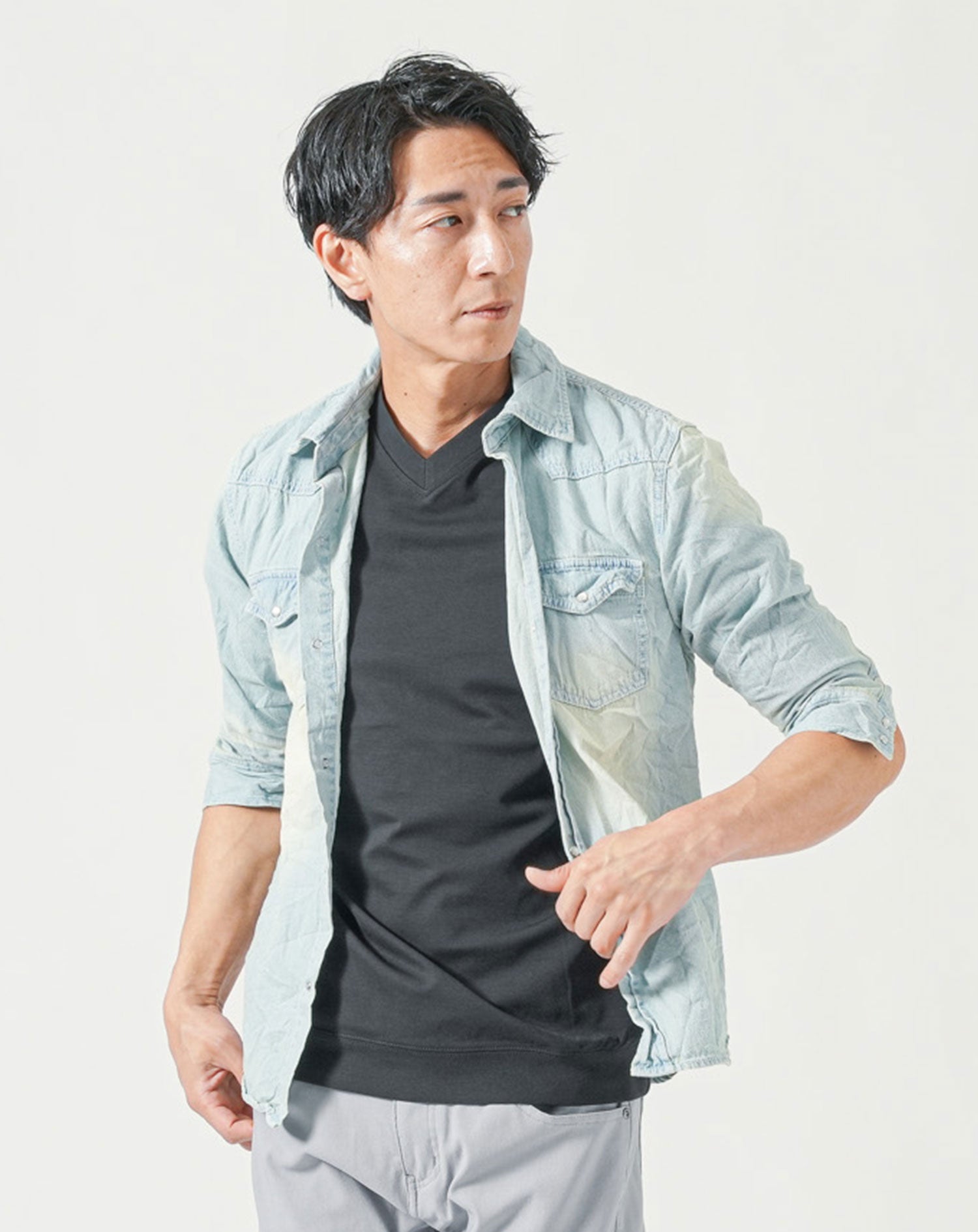 メンズ夏服トップス3点コーデセット　サックスブルー7分袖デニムシャツ×白半袖Tシャツ×黒半袖Tシャツ