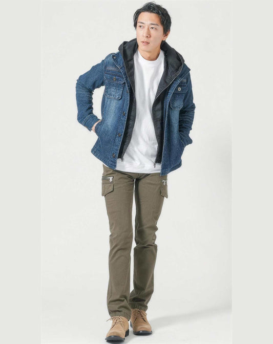 紅葉・果物狩り 秋の旅行の服装3点メンズコーデセット  インディゴブルーデニムジャケット×白クルーネックTシャツ×カーキテーパードカーゴパンツ