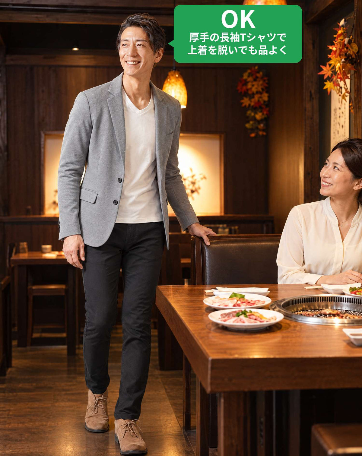 焼肉40代50代の服装3点メンズコーデセット グレーテーラードジャケット×白VネックTシャツ×黒テーパードパンツ