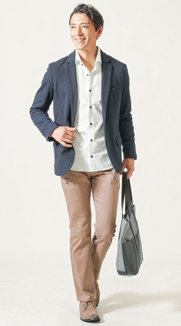 メンズにおすすめのネイビージャケットと白シャツの秋コーデ