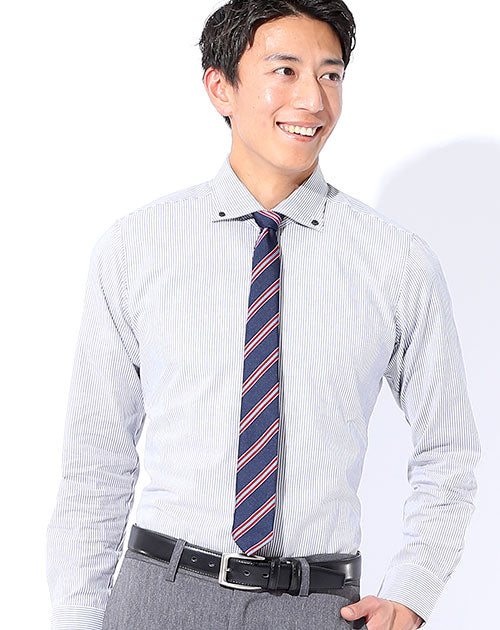 ビジネスカジュアルの基本となるボタンダウンシャツ