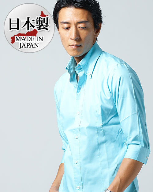夏スタイルのロイヤルブルーのシャツ