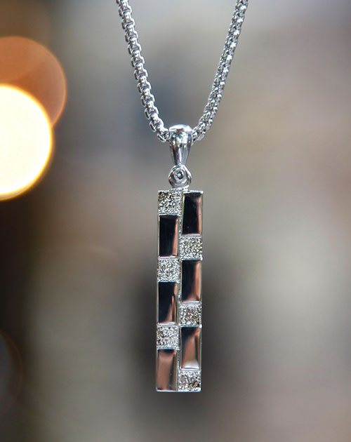 50代メンズにおすすめネックレスその9・ステンレスシルバーネックレス