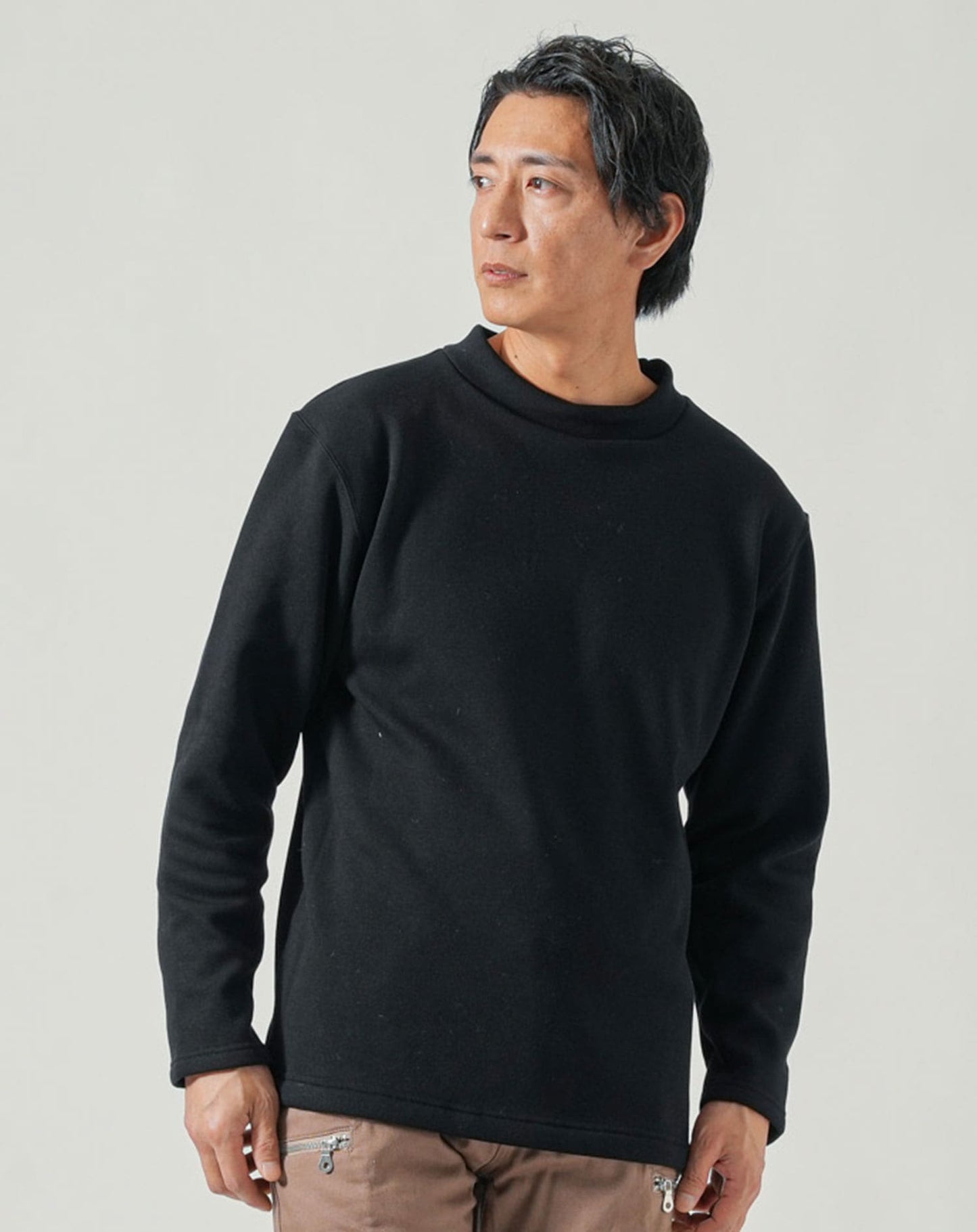 日本製厚手ボンバーヒート裏起毛素材モックネック長袖Tシャツ