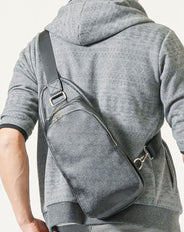 PUレザー編み込みボディバッグ